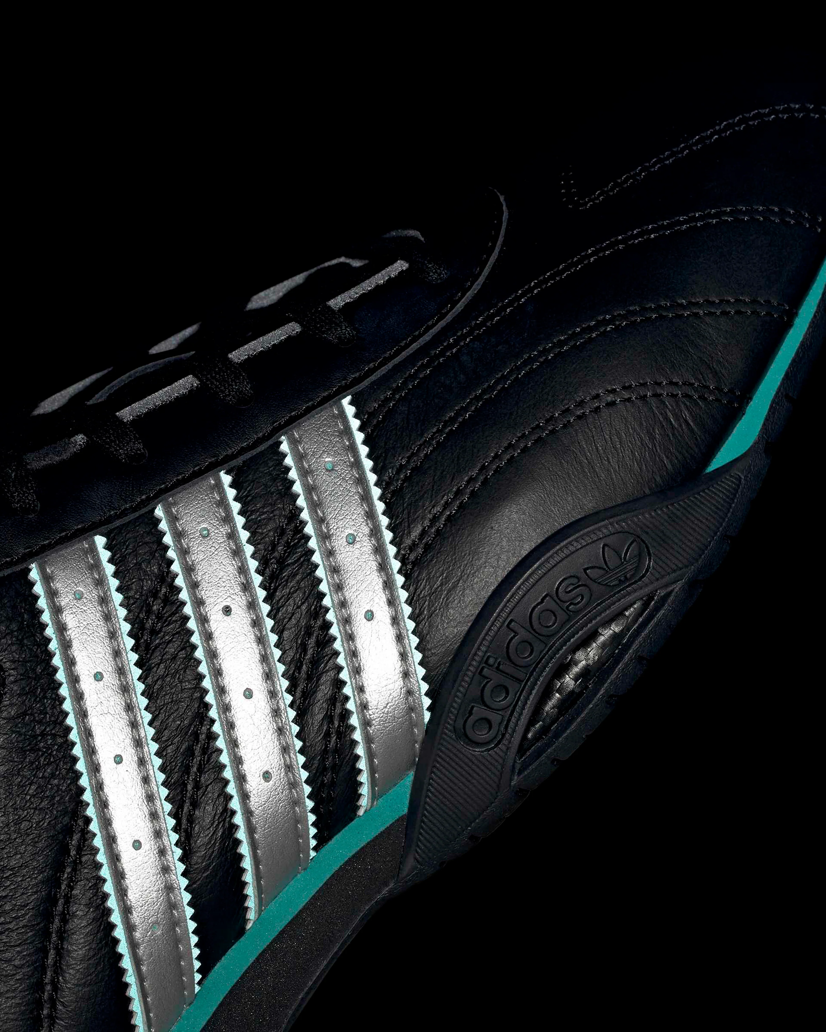 Adiracer Lo Shoes Black - Image 10