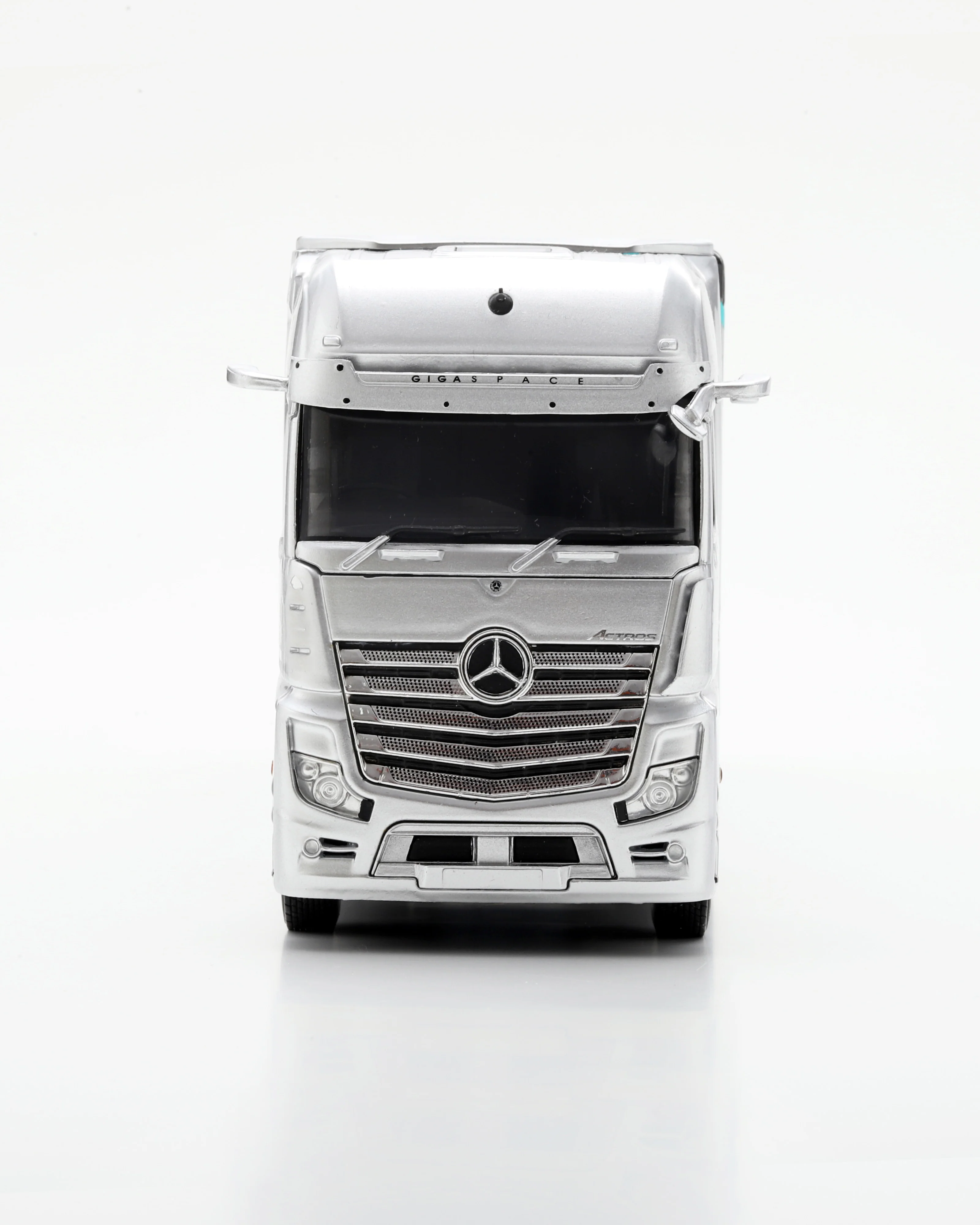Mercedes-AMG F1 Team Truck 2023 - Image 4
